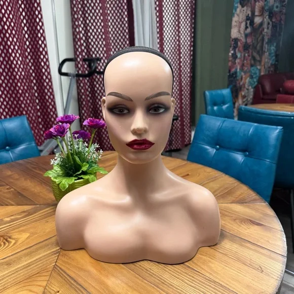 Mannequin head - Picture 1 of 5